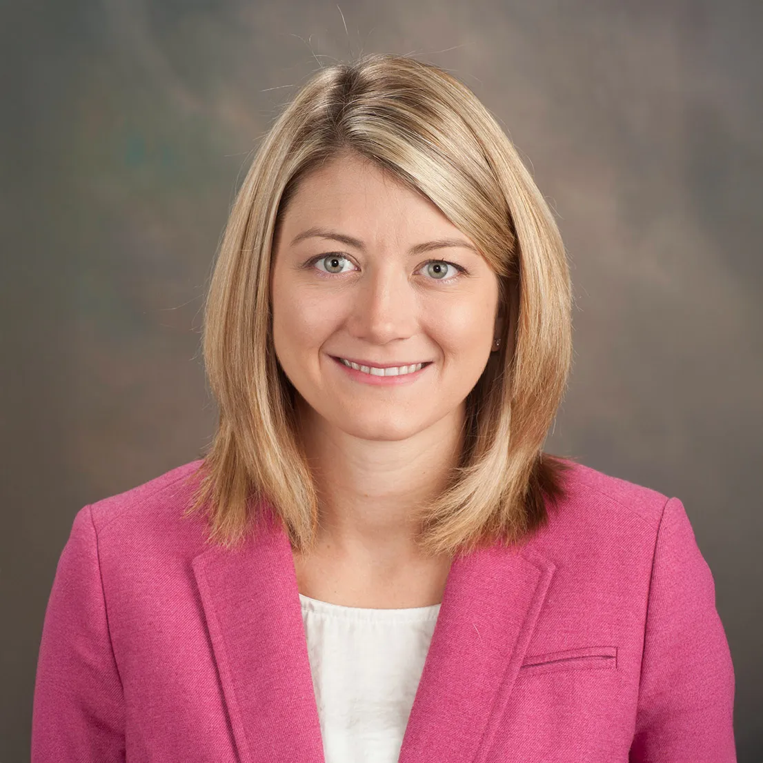 Headshot of Lindsey Miller